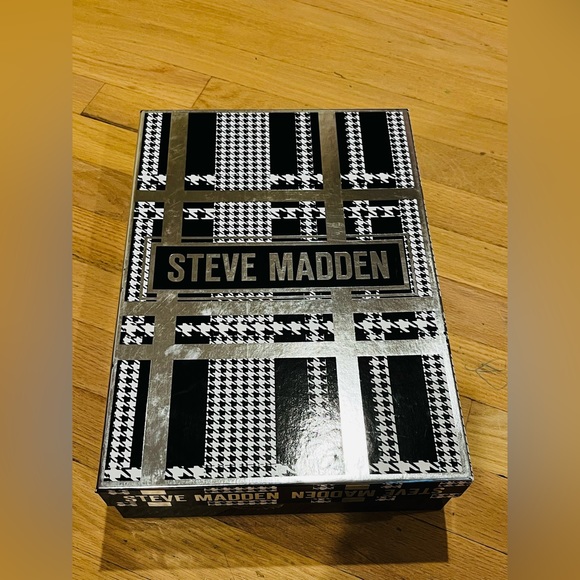 Steve Madden Mini Quilted Crossbody Bag, Scarf & Keychain Gift Set NWT $98.00 - Picture 8 of 8